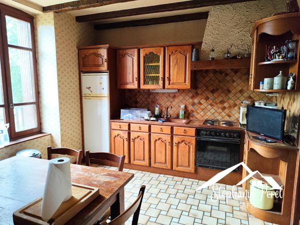 Maison familiale ou projet de gîte : 215 m² de potentiel à explorer à Bugeat !