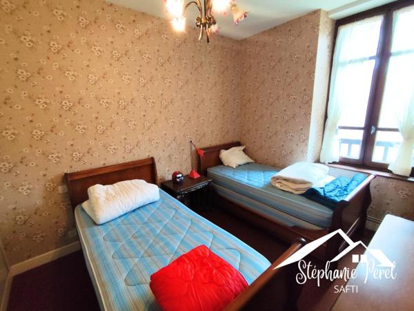 Maison familiale ou projet de gîte : 215 m² de potentiel à explorer à Bugeat !