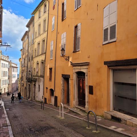Local commercial Grasse 80.65 m2