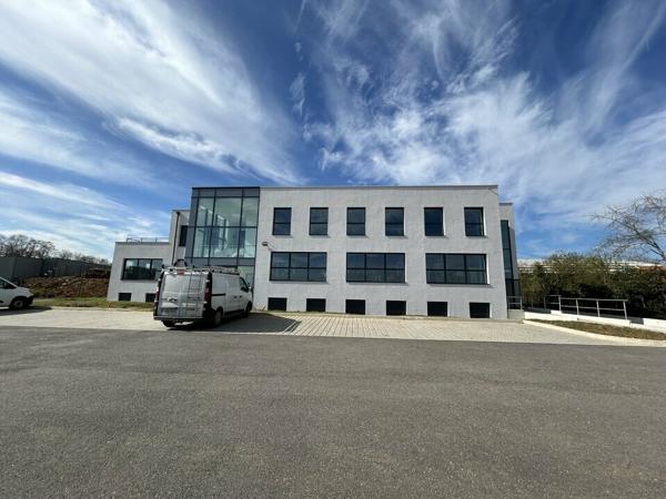 BUREAUX à LOUER de 290.74 m²