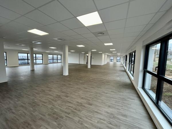 BUREAUX à LOUER de 290.74 m²