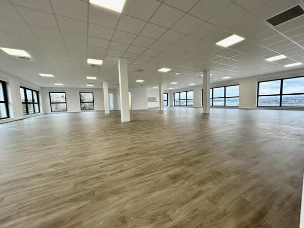 BUREAUX à LOUER de 290.74 m²