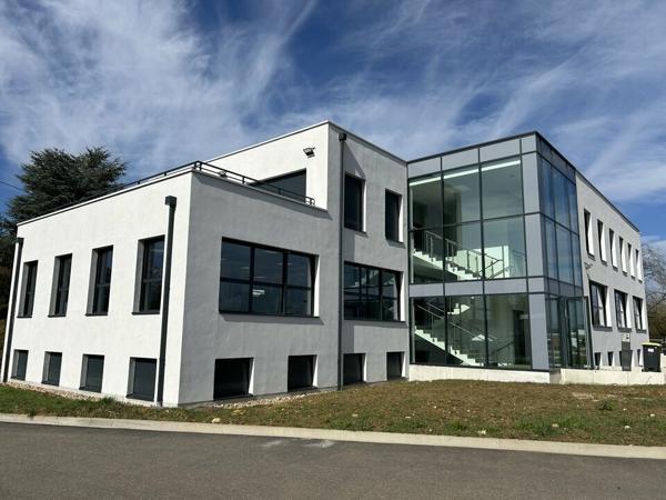 BUREAUX à LOUER de 290.74 m²