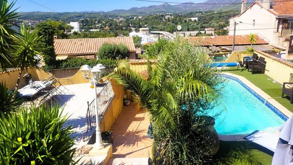 Belle villa avec piscine et garage