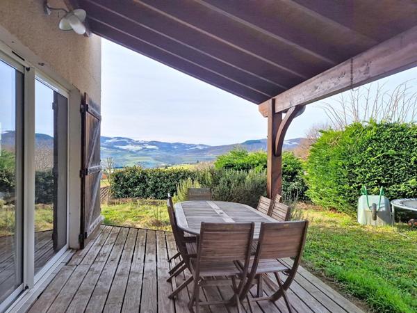 Villa traditionnelle sur les hauteurs de Thurins.