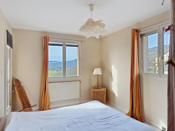 Villa traditionnelle sur les hauteurs de Thurins.