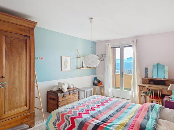 Villa traditionnelle sur les hauteurs de Thurins.