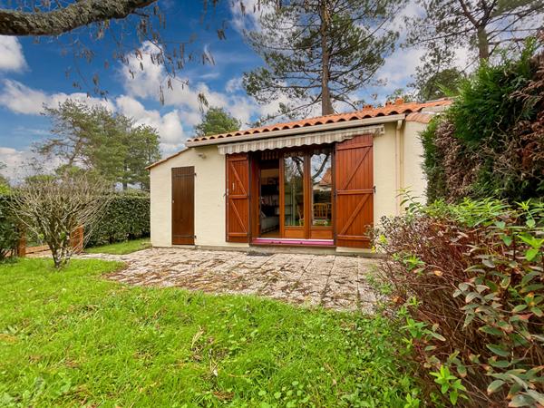 Pavillon T2 mezzanine dans résidence avec piscine chauffée