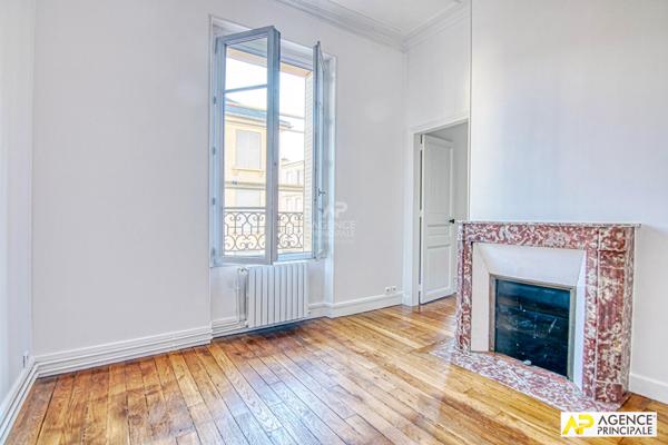 Versailles Notre-Dame les Prés - Appartement 4 pièces 93 .34 m² carrez avec cave et balcon situé au 1er étage d'un superbe immeuble ancien €895 000 ** - Référence 27679