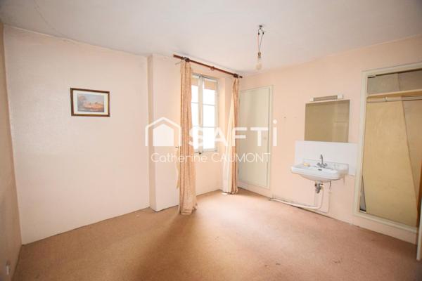 Emplacement N°1, bel immeuble à rénover