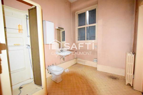 Emplacement N°1, bel immeuble à rénover