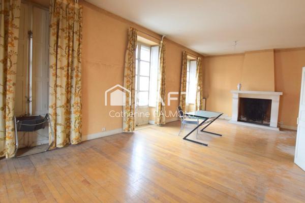 Emplacement N°1, bel immeuble à rénover