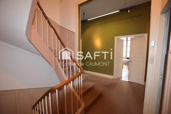 Emplacement N°1, bel immeuble à rénover