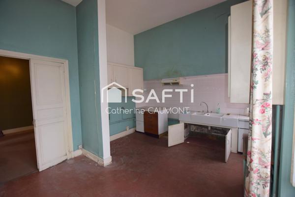 Emplacement N°1, bel immeuble à rénover