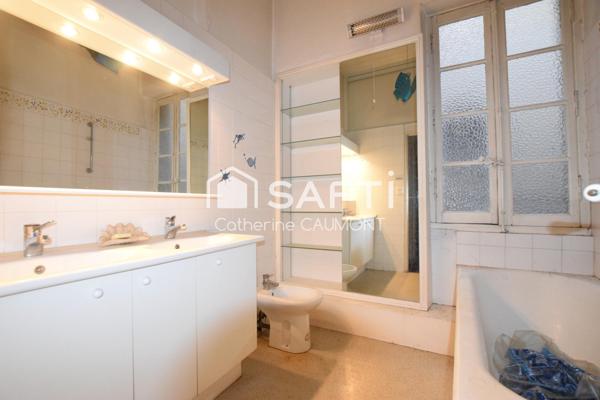 Emplacement N°1, bel immeuble à rénover