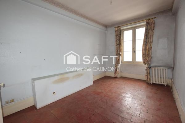 Emplacement N°1, bel immeuble à rénover