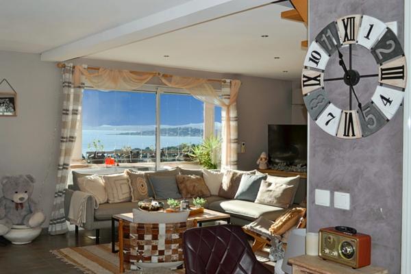 Rare et atypique...Villa sur le toit offrant une vue panoramique sur le Golfe de St Tropez