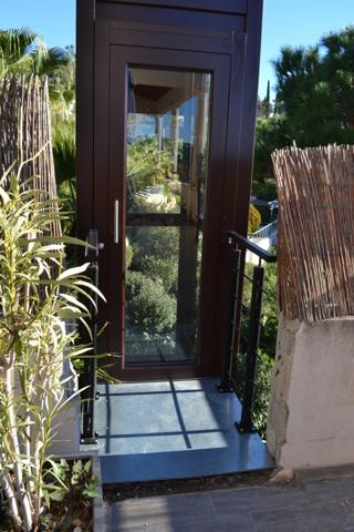 Rare et atypique...Villa sur le toit offrant une vue panoramique sur le Golfe de St Tropez