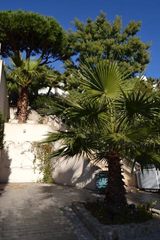 Rare et atypique...Villa sur le toit offrant une vue panoramique sur le Golfe de St Tropez