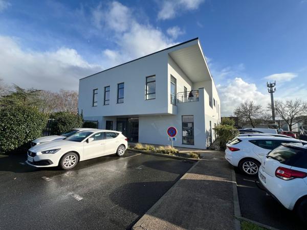 Bureaux indépendants à vendre ou louer Les Sorinières stationnements extérieurs