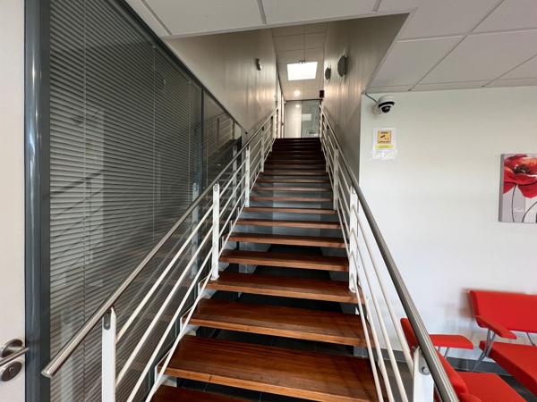 Bureaux indépendants à vendre ou louer Les Sorinières stationnements extérieurs