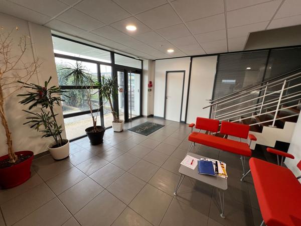 Bureaux indépendants à vendre ou louer Les Sorinières stationnements extérieurs