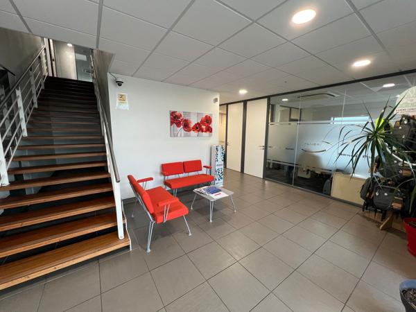 Bureaux indépendants à vendre ou louer Les Sorinières stationnements extérieurs