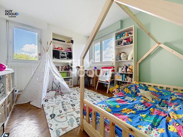 EAUBONNE 7 min Gare: Quartier Cerisaie- Jean Macé :Appartement 4 pièces 2 chambres 75m² - terrasse 13m² avec cave et Parking