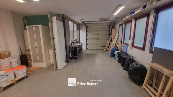Bureaux à louer ou à vendre à Dardilly avec stockage - rénovés en 2020