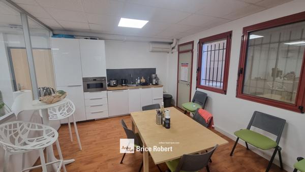 Bureaux à louer ou à vendre à Dardilly avec stockage - rénovés en 2020