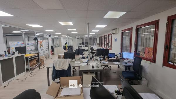 Bureaux à louer ou à vendre à Dardilly avec stockage - rénovés en 2020