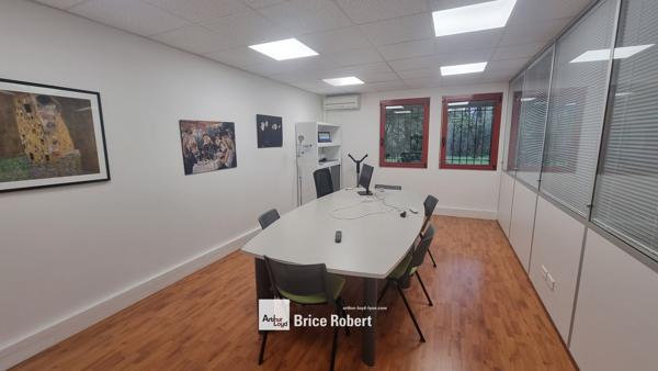 Bureaux à louer ou à vendre à Dardilly avec stockage - rénovés en 2020