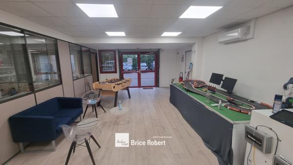 Bureaux à louer ou à vendre à Dardilly avec stockage - rénovés en 2020