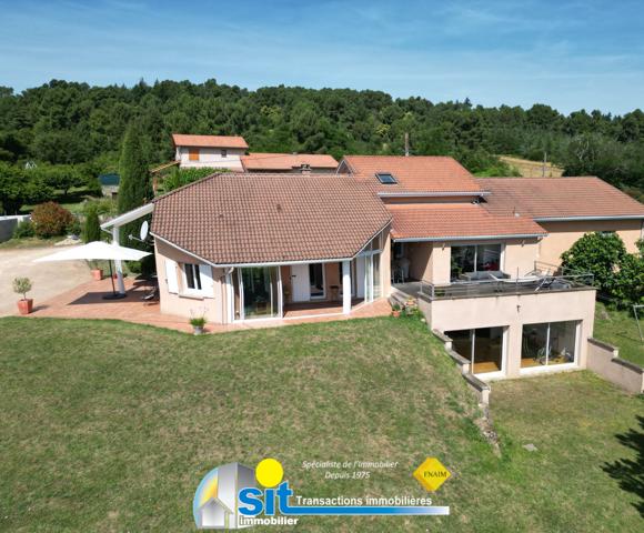 Maison contemporaine 209 m² avec piscine – Vue panoramique sur les Alpes