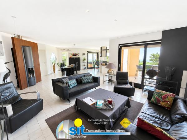 Maison contemporaine 209 m² avec piscine – Vue panoramique sur les Alpes