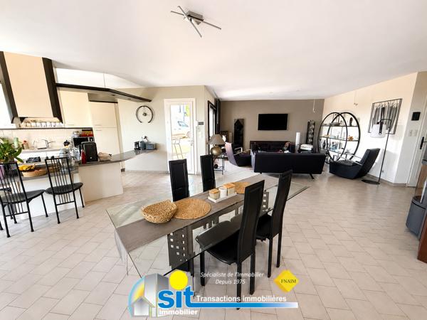 Maison contemporaine 209 m² avec piscine – Vue panoramique sur les Alpes