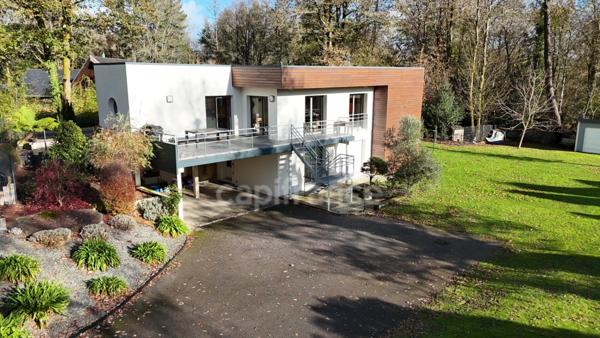 EXCLUSIVITÉ - A 5 minutes de Carhaix-Plouguer - PRESTATIONS HAUT DE GAMME - Magnifique Maison à vendre 7 pièces (22) DPE C