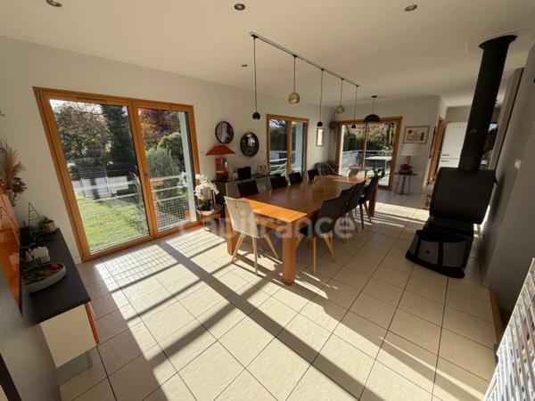 EXCLUSIVITÉ - A 5 minutes de Carhaix-Plouguer - PRESTATIONS HAUT DE GAMME - Magnifique Maison à vendre 7 pièces (22) DPE C