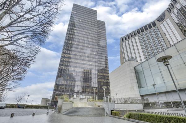 Bureaux à louer à Puteaux La Défense avec parking dans immeuble rénové