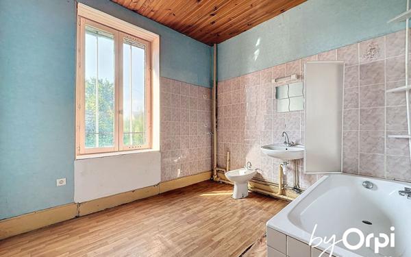 Immeuble à vendre    18 pièces • 446,45 m2 Saint-Éloy-les-Mines