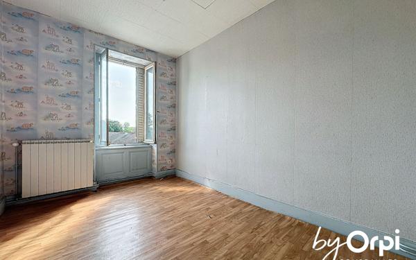 Immeuble à vendre    18 pièces • 446,45 m2 Saint-Éloy-les-Mines