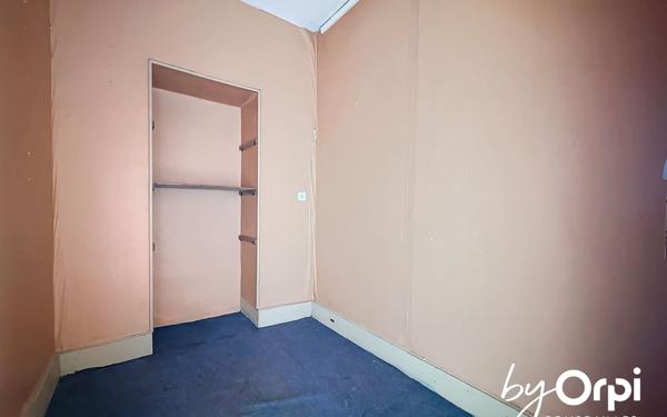 Immeuble à vendre    18 pièces • 446,45 m2 Saint-Éloy-les-Mines