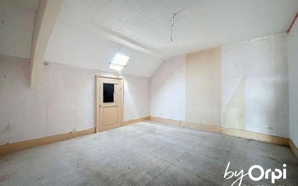 Immeuble à vendre    18 pièces • 446,45 m2 Saint-Éloy-les-Mines