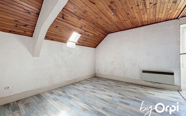 Immeuble à vendre    18 pièces • 446,45 m2 Saint-Éloy-les-Mines