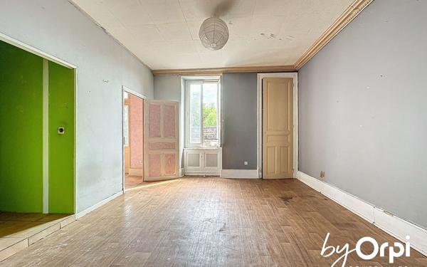 Immeuble à vendre    18 pièces • 446,45 m2 Saint-Éloy-les-Mines