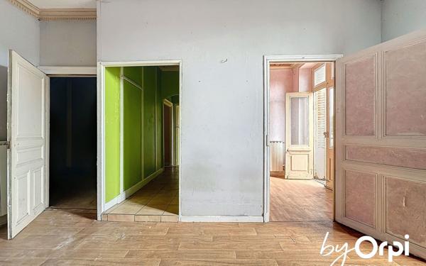 Immeuble à vendre    18 pièces • 446,45 m2 Saint-Éloy-les-Mines