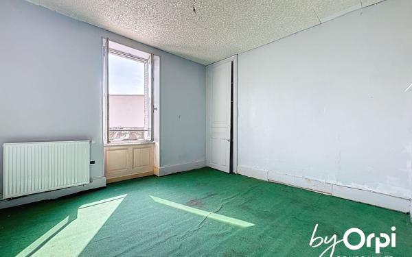 Immeuble à vendre    18 pièces • 446,45 m2 Saint-Éloy-les-Mines