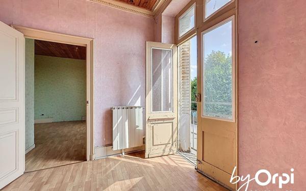 Immeuble à vendre    18 pièces • 446,45 m2 Saint-Éloy-les-Mines