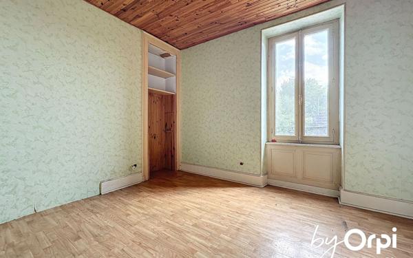 Immeuble à vendre    18 pièces • 446,45 m2 Saint-Éloy-les-Mines