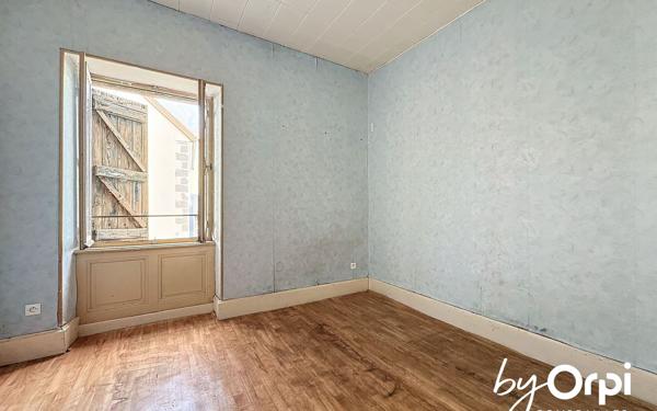 Immeuble à vendre    18 pièces • 446,45 m2 Saint-Éloy-les-Mines